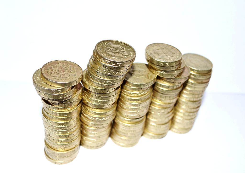 Budgeting Tools and Expense Tracking — Reviews and guides for using apps, spreadsheets, and other tools to monitor spending and manage a personal budget.